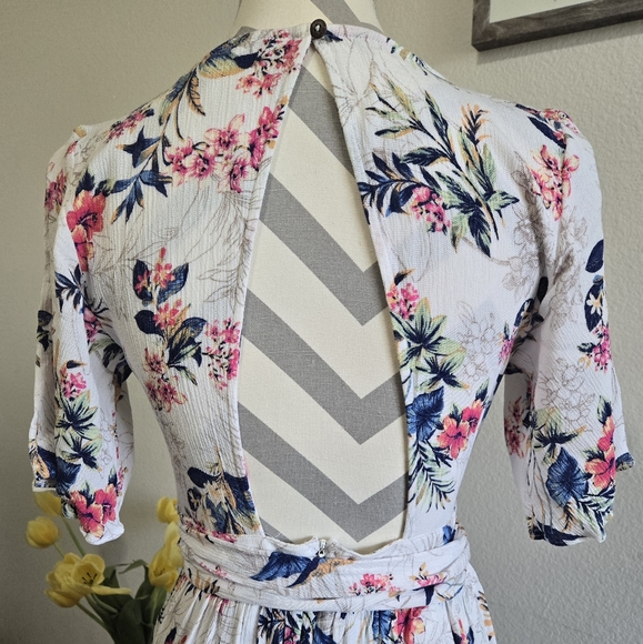 AMERICAN EAGLE OUTFITTERS Romper Dress In White With Blue Pink Florals Size 6 - Picture 7 of 16